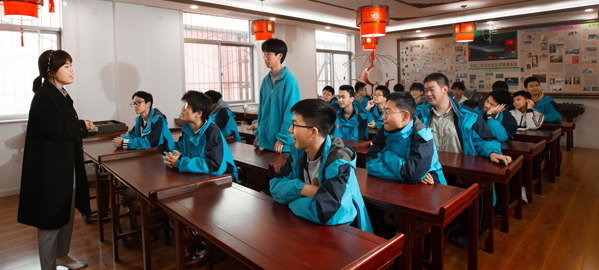 礼泉 分类教学，因材施教，采取“一类一方案、一人一目标”的教学方法