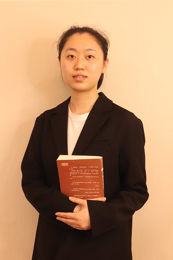 礼泉梁艺 本科学历，优秀班主任