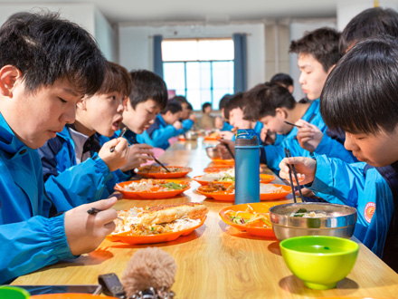 礼泉学生用餐