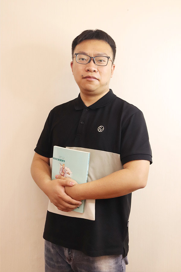 礼泉杨斌 本科学历，毕业于西安航空学院
